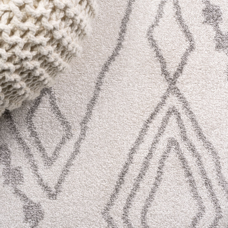 Ivory and Gray Trellis Synthetic Easy-Care Area Rug - 5' x 8'