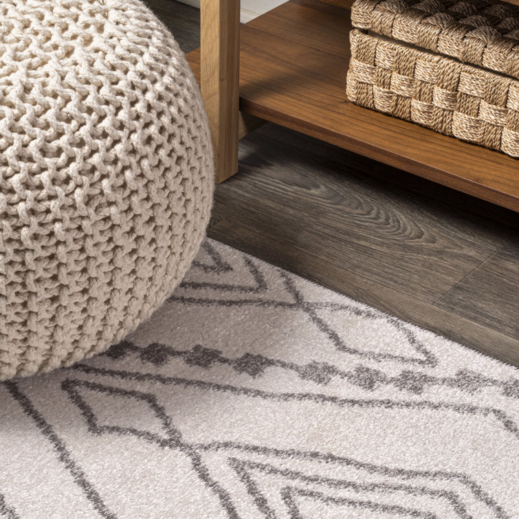 Ivory and Gray Trellis Synthetic Easy-Care Area Rug - 5' x 8'