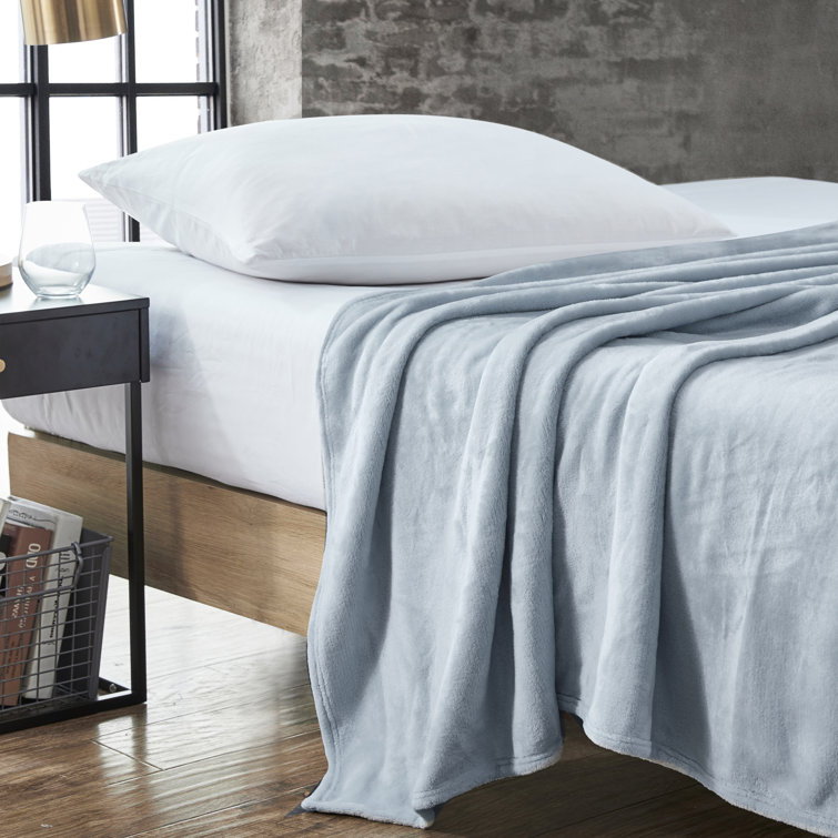 Luxurious King-Size Ultra Soft Fleece Blanket in Cozy Blue