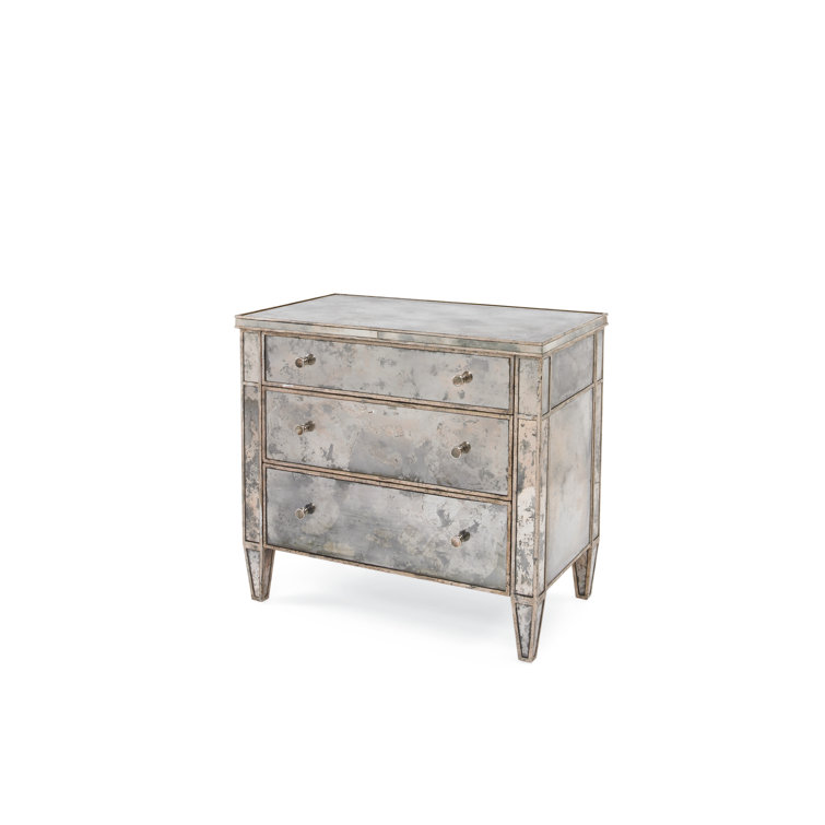 Silver Gray Mahogany 3-Drawer Bachelor's Chest