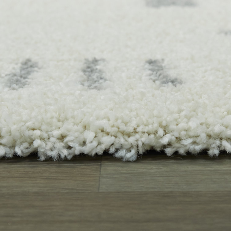 Geometric Off-White and Gray Shag Rug 4'4" x 6'