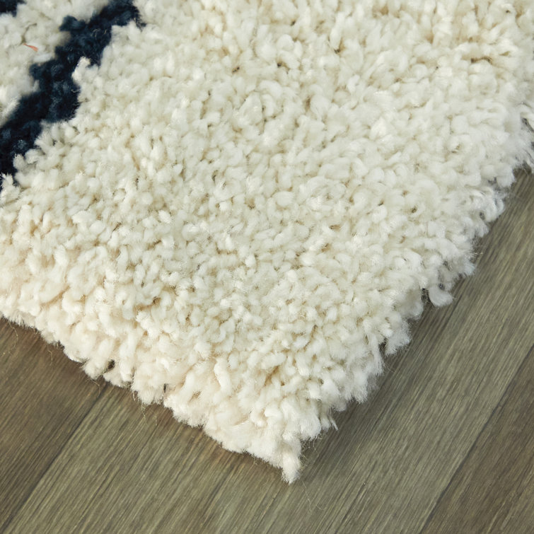 Navy Whisper 5' x 7' White & Navy Geometric Shag Rug