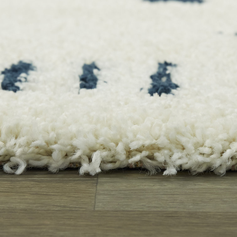 Navy Whisper 5' x 7' White & Navy Geometric Shag Rug