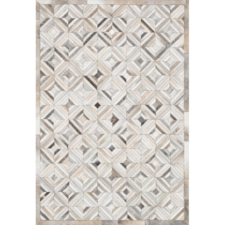Handmade Ivory and Gray Cowhide Geometric Area Rug