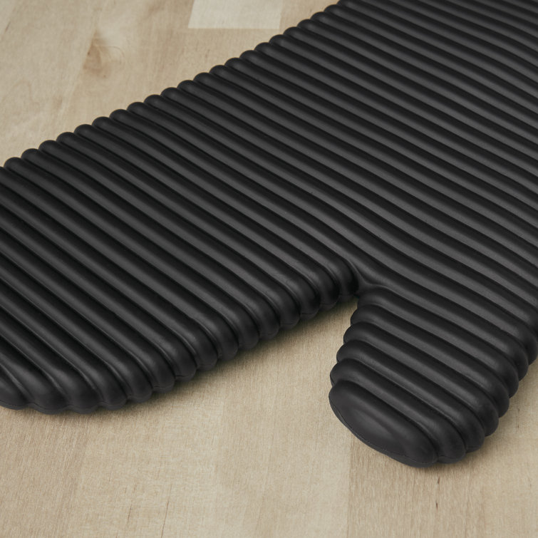Onyx Black Ribbed Silicone 2-Piece Oven Mitt Set