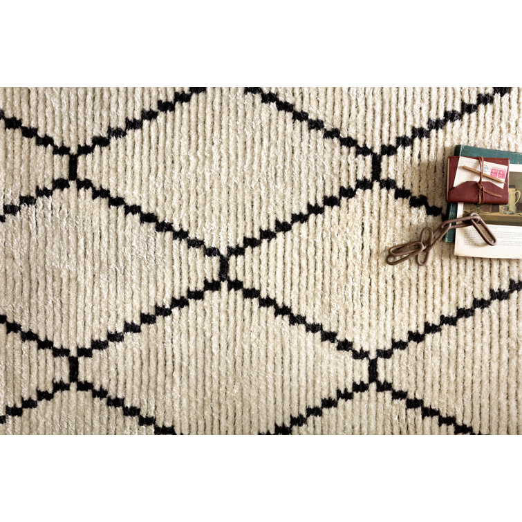 Ivory Geometric Easy-Care Synthetic Runner Rug 2'7" x 8'