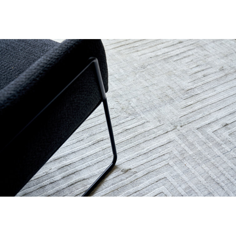Ivory Geometric Handmade Wool and Viscose Rug, 8' x 10'