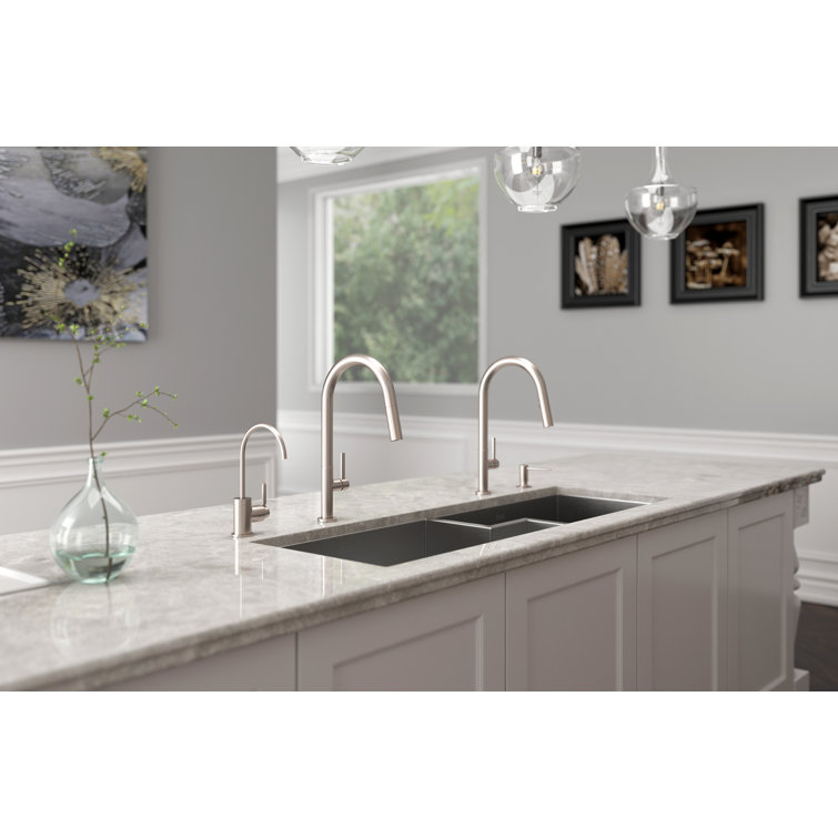 Polished Chrome Stainless Steel Kitchen Faucet with Pull-out Spray