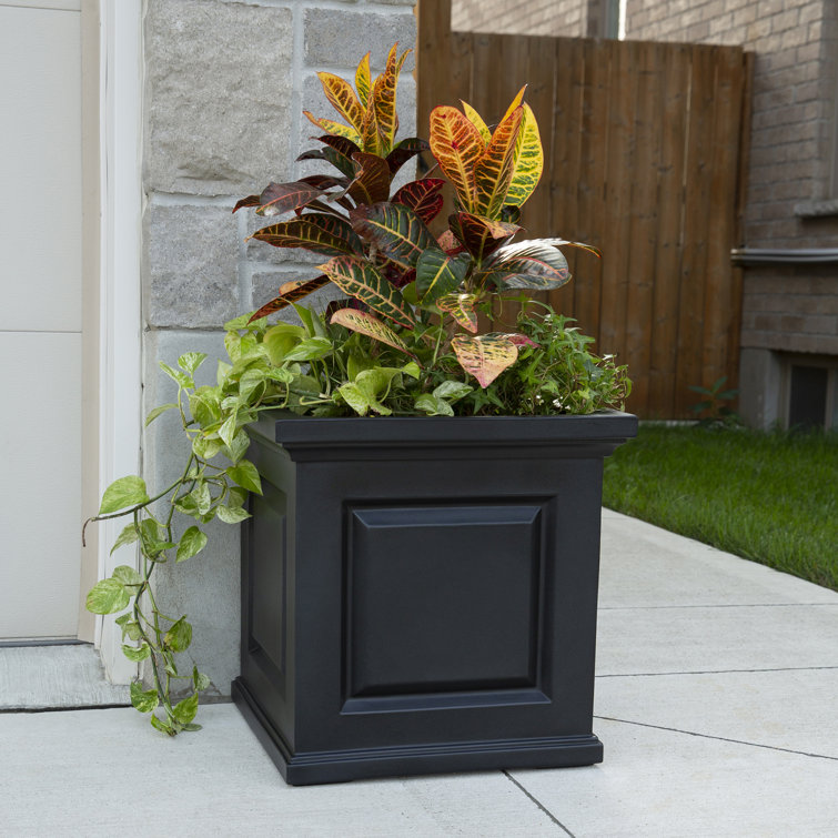 Nantucket Traditional 16'' Black Square Resin Planter with Water Reservoir