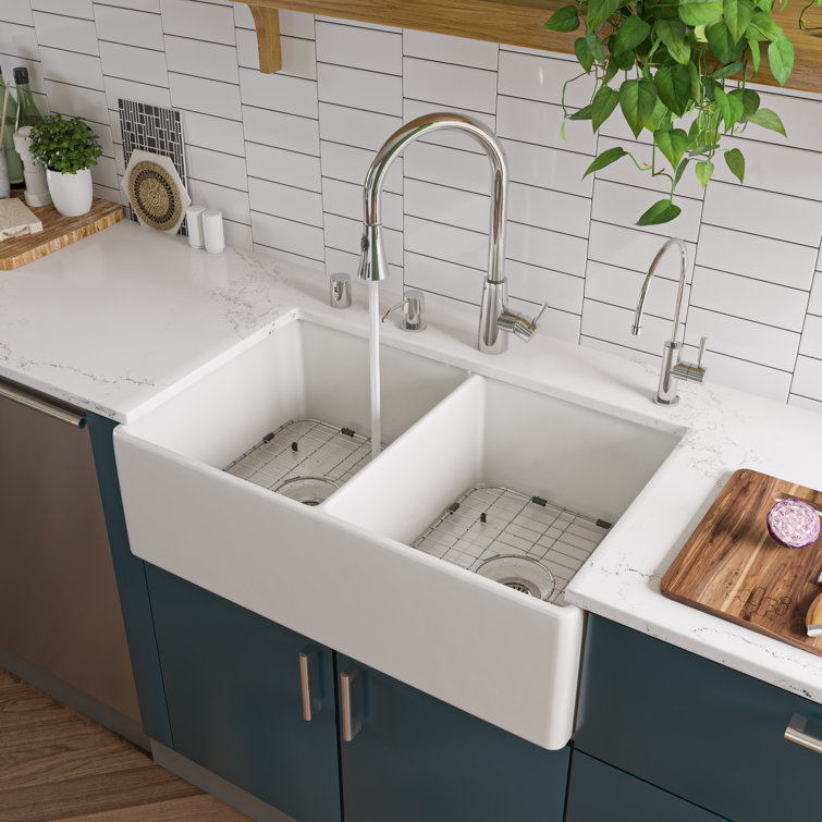 White 32.75'' Double Bowl Fireclay Farmhouse Kitchen Sink