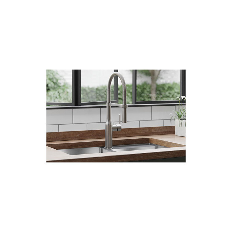 Lustrous Steel Pull-Down Single Handle Kitchen Faucet