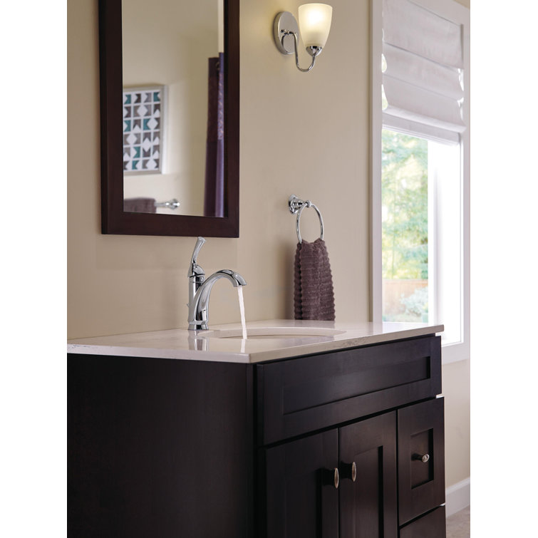 Chrome Single Hole Modern Bathroom Faucet with Drain Assembly
