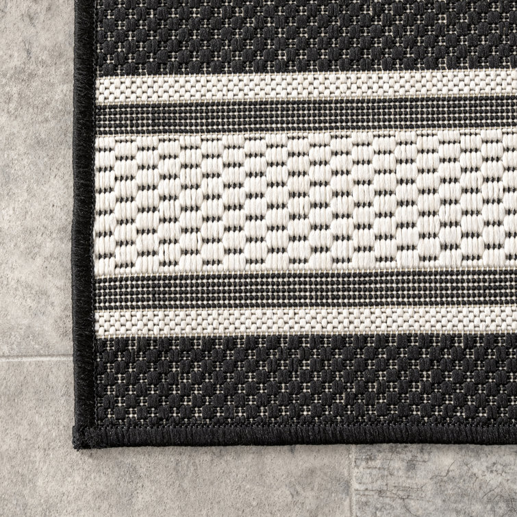 Black and White Striped 4' x 6' Indoor/Outdoor Rug