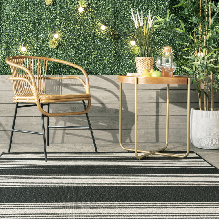 Black and White Striped 4' x 6' Indoor/Outdoor Rug