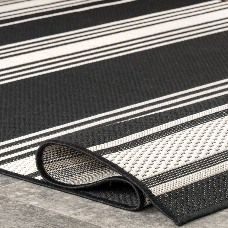 Black and White Striped 4' x 6' Indoor/Outdoor Rug