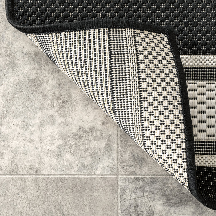 Black and White Striped 4' x 6' Indoor/Outdoor Rug