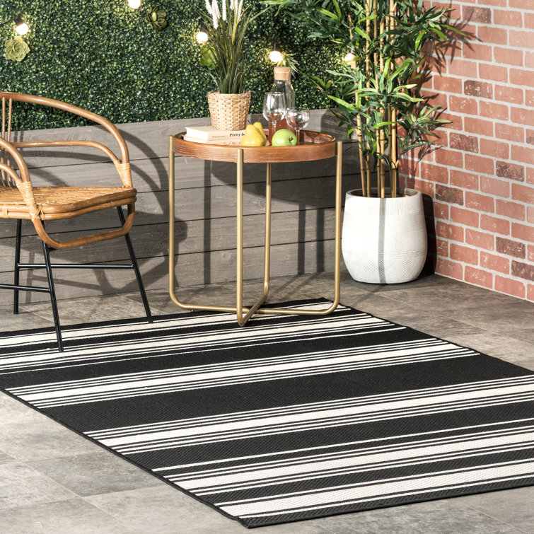 Black and White Striped 4' x 6' Indoor/Outdoor Rug