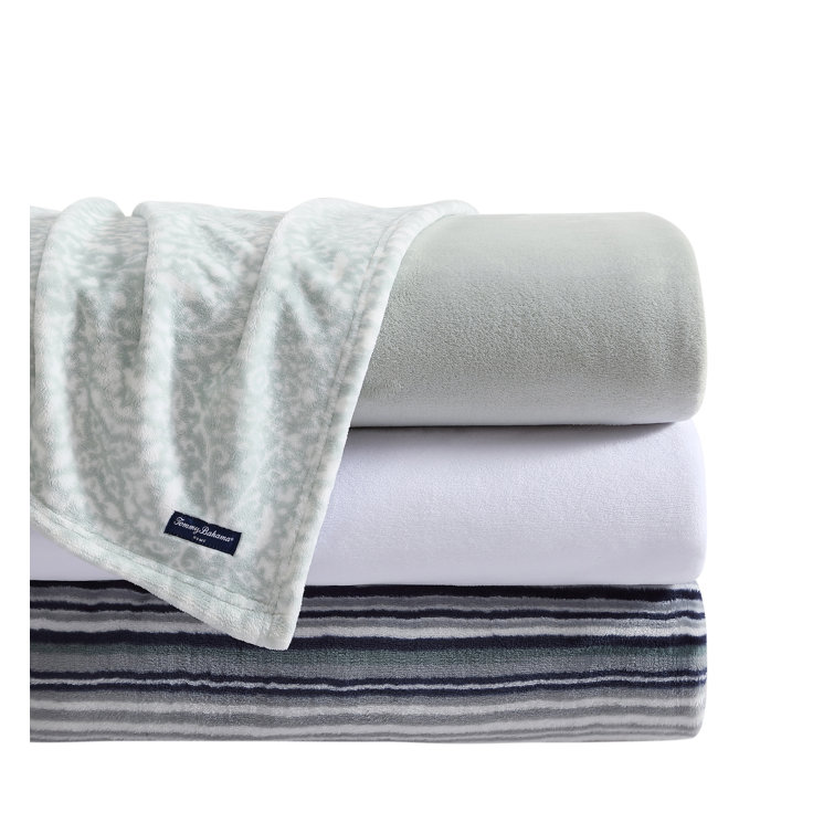 Twin-Size Ultra Soft Plush Fleece Reversible White Blanket