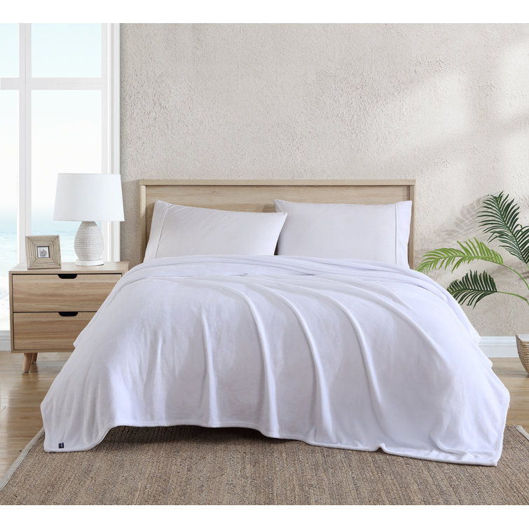 Twin-Size Ultra Soft Plush Fleece Reversible White Blanket