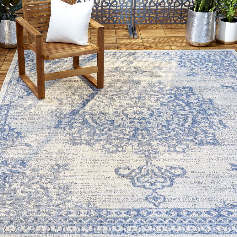 Nicole Miller Grey and Blue Synthetic Medallion Area Rug