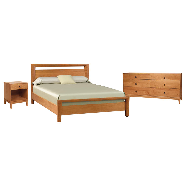 Sleek Mansfield Queen Platform Bed in Natural Cherry