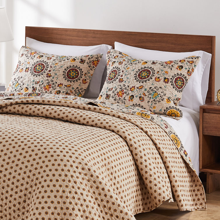Full Brown Cotton Reversible Quilt Set with Floral Crests