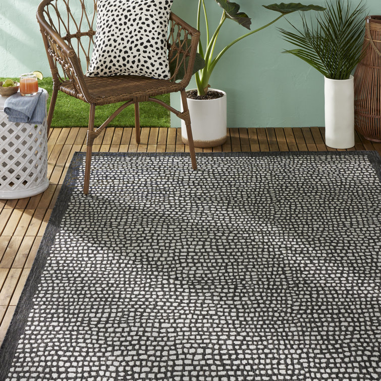 Reversible Black Synthetic 5' x 7' Easy-Care Area Rug