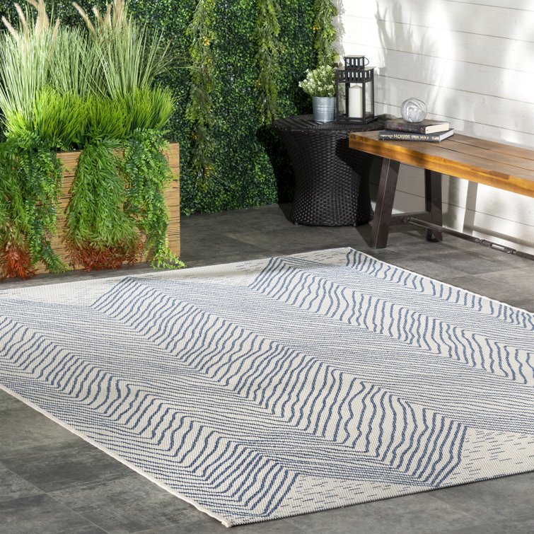 Reversible Chevron Waves Blue Synthetic 3'x5' Indoor/Outdoor Rug