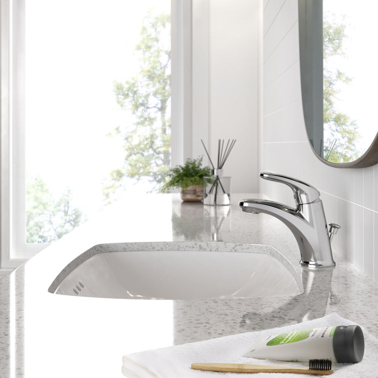 Polished Chrome Single-Handle Bathroom Faucet with Metal Drain