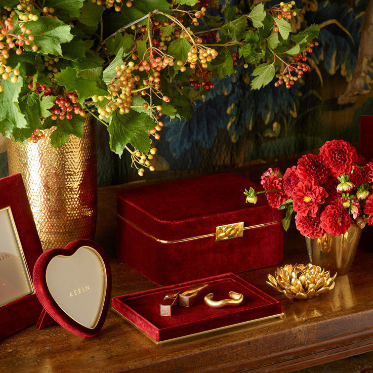 Heart-Shaped Red Velvet Single Picture Frame with Glass Protector