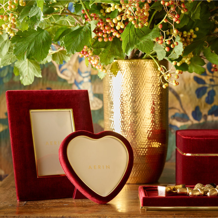 Heart-Shaped Red Velvet Single Picture Frame with Glass Protector
