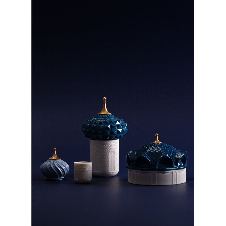 Elegant South Tower Scented Candle with Gold Gilded Lid