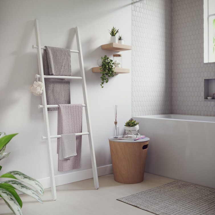 White Ash and Poplar Wood Blanket Ladder with Metal Bars