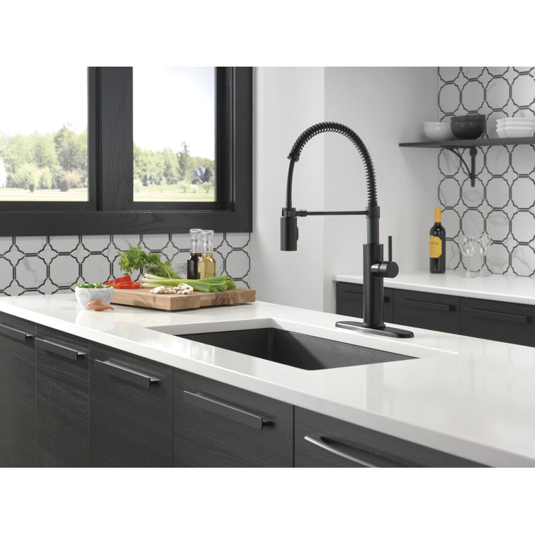 Matte Black Brass Pull-Down Kitchen Faucet with Magnetic Docking