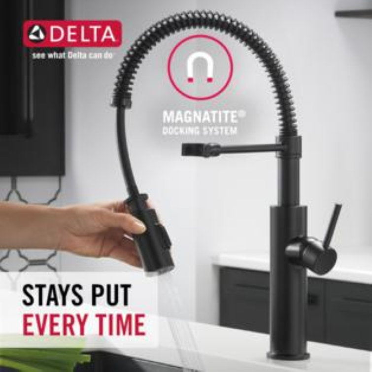 Matte Black Brass Pull-Down Kitchen Faucet with Magnetic Docking