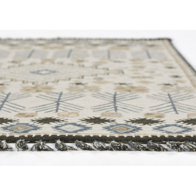 Ivory and Blue Hand Tufted Wool Medallion Rug 2' x 3'