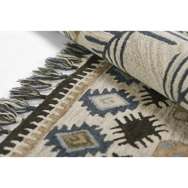 Ivory and Blue Hand Tufted Wool Medallion Rug 2' x 3'