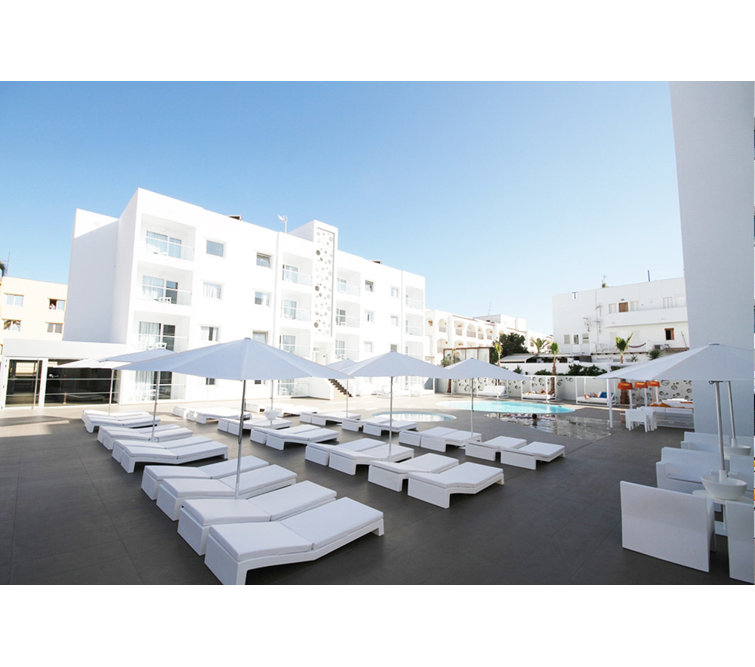 White Polyethylene Resin Indoor/Outdoor Chaise Lounger