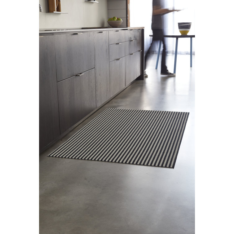 Modern Bounce Stripe 2'x3' Vinyl Outdoor Shag Doormat