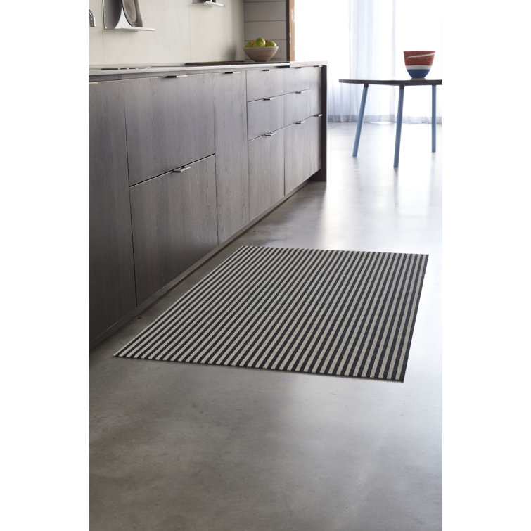 Modern Bounce Stripe 2'x3' Vinyl Outdoor Shag Doormat