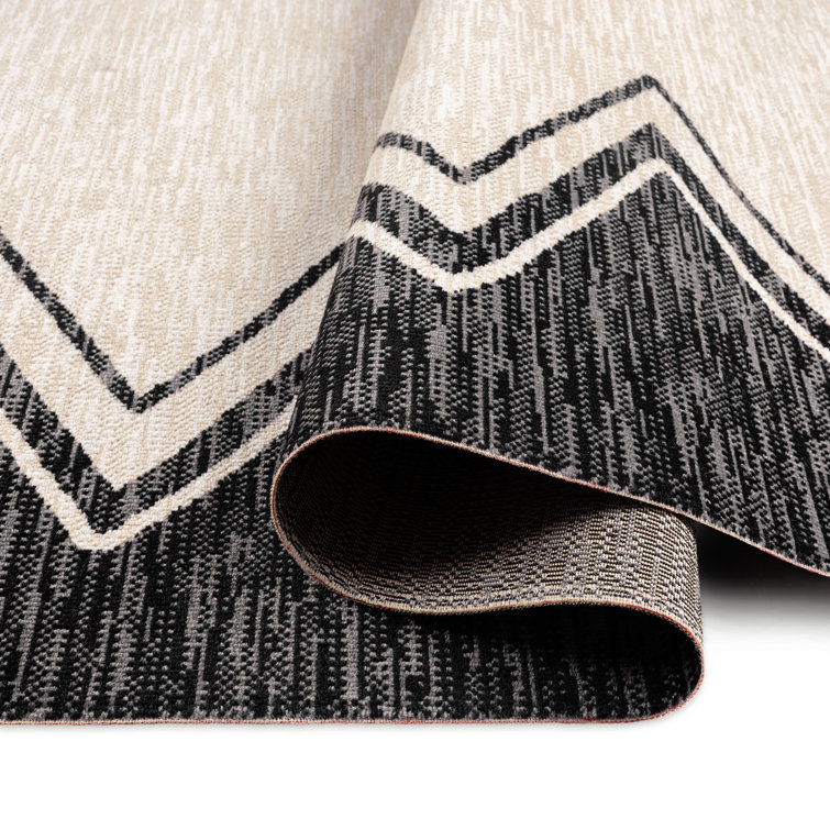 Zig Zag Black/Ivory Synthetic Indoor/Outdoor Area Rug, 7'9"x10'2"