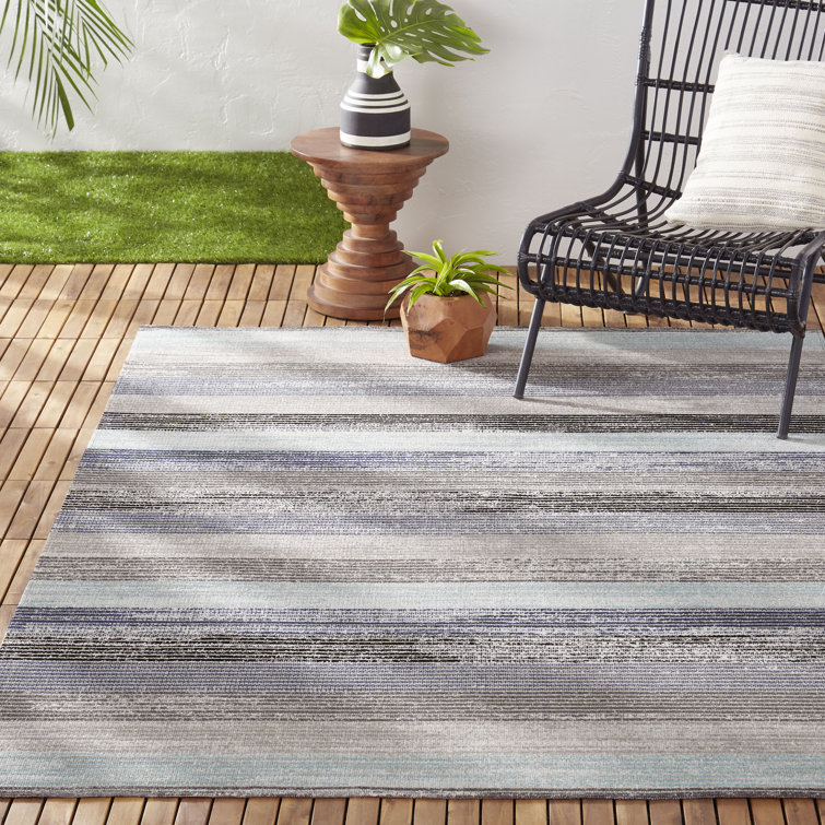 Gray and Blue Distressed Medallion Indoor/Outdoor Rug