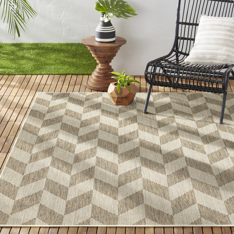 Brown and Beige Herringbone Indoor/Outdoor Area Rug 5'2" x 7'2"