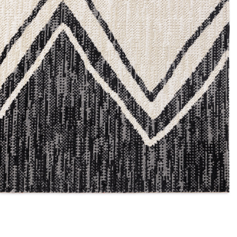 Zig Zag Black/Ivory Synthetic Indoor/Outdoor Area Rug, 7'9"x10'2"