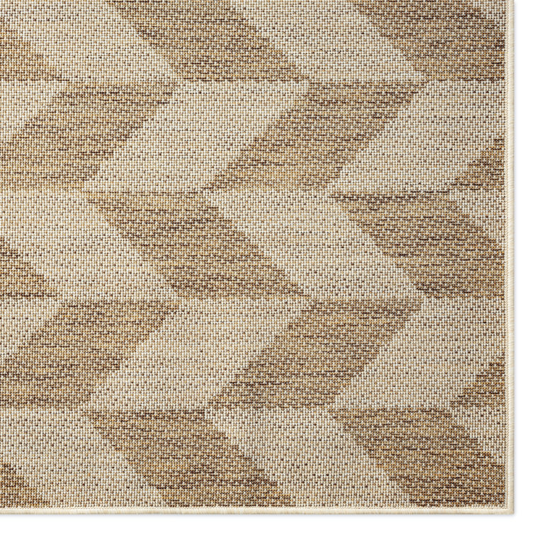 Brown and Beige Herringbone Indoor/Outdoor Area Rug 5'2" x 7'2"