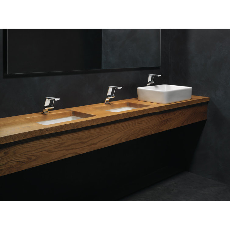 Lumicoat Chrome Single Hole Bathroom Faucet with DIAMOND™ Seal