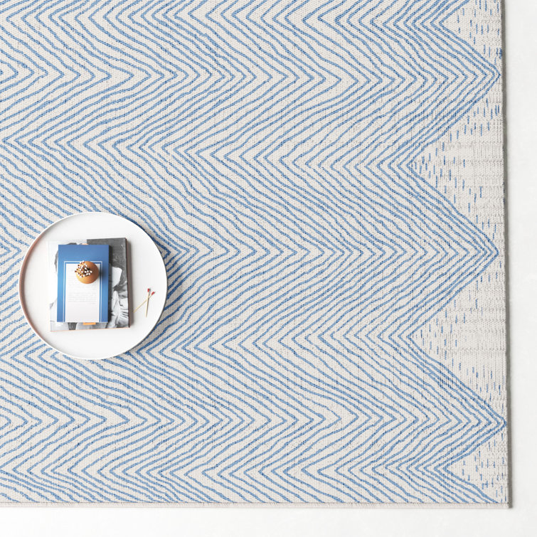 Chevron Waves Blue Synthetic Indoor/Outdoor Rug, 5'3" x 7'6"