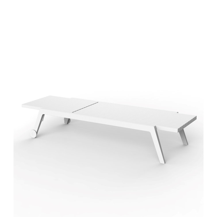 White Polypropylene Beach Chaise Lounger with Arms