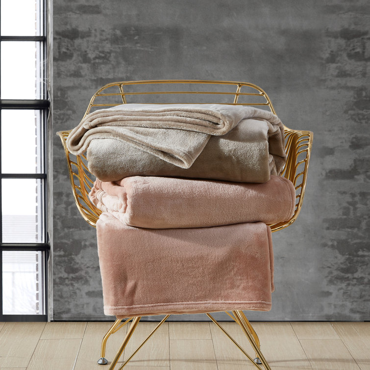 Cozy King-Sized Beige Fleece Blanket for Year-Round Comfort