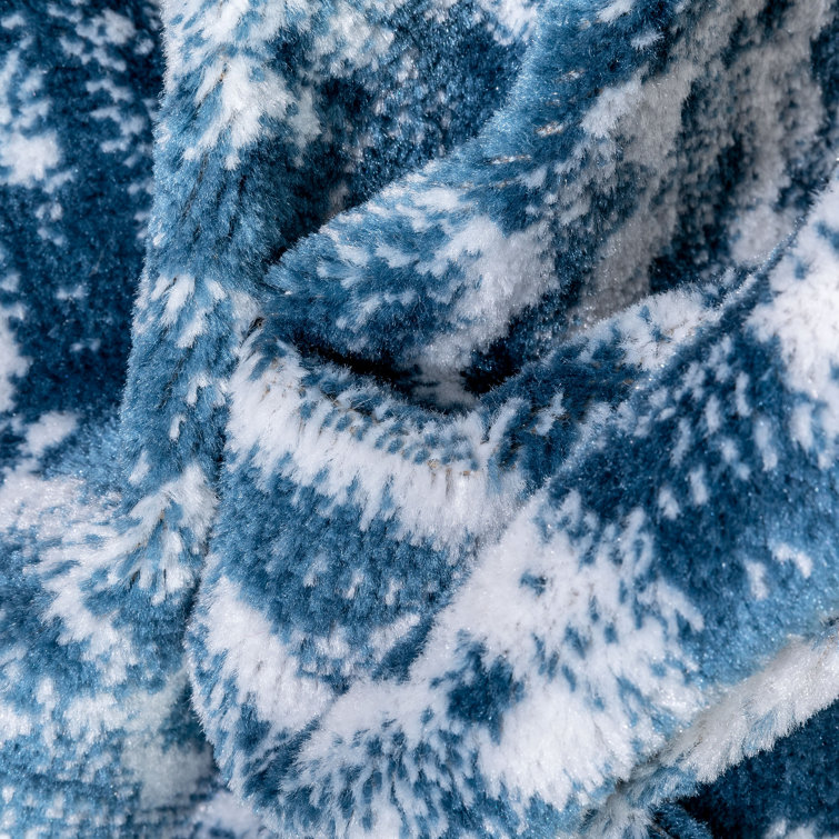 Light Blue Floral Synthetic Reversible 5' x 7' Rug